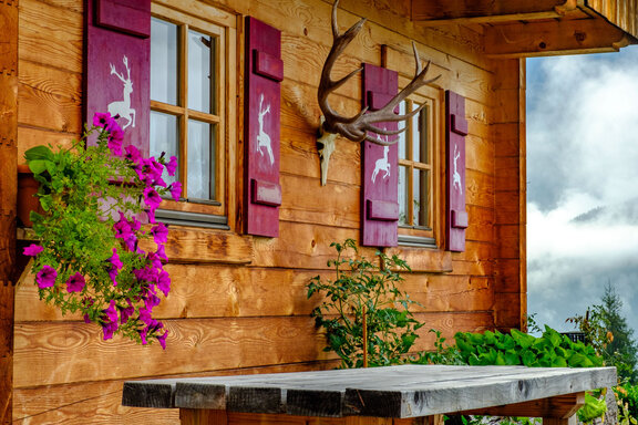 Terrasse Naturdorf-Hütte ©Frederikson